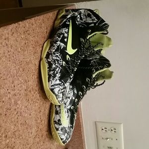 Nike LeBrons graffiti, sprite green